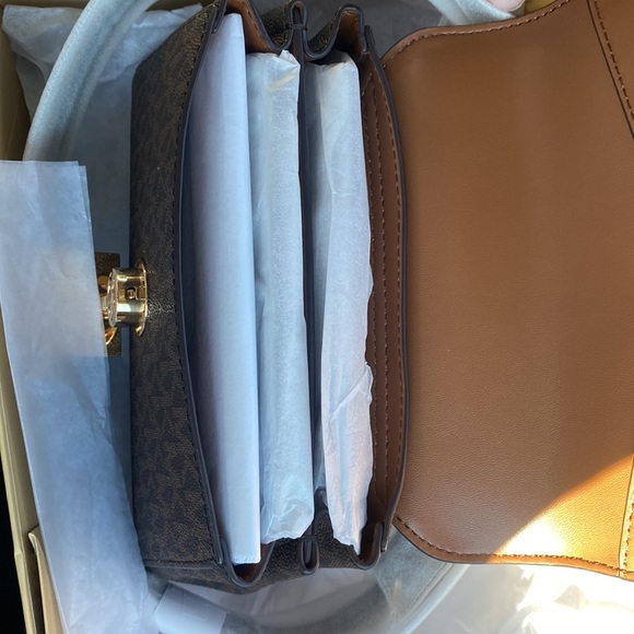 MICHAEL KORS Lita Small Two-Tone Logo and Leather Crossbody Bag - Picture 3 of 4